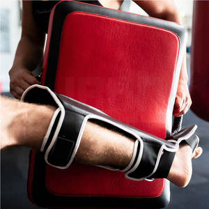 Protège-tibia en cuir écologique de haute qualité avec options personnalisables pour les athlètes d'élite-Utilisation en toutes saisons, sécurité et vitesse - Product Image 5