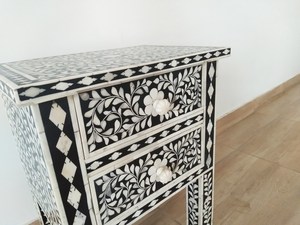 Belle table console en incrustation d'os pour la décoration intérieure moderne Table console en incrustation d'os fabriquée à la main avec tiroir par LUXURY CRAFTS - Product Image 2