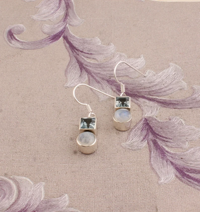 Pendientes de aro de boda minimalistas chapados en rodio de Plata de Ley 925 con Topacio azul natural y piedra lunar arcoíris para mujer - Product Image 2