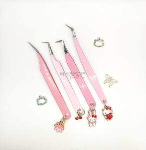 แหนบติดขนตาปลายแหลม 90 องศา สแตนเลส  แบบมีจี้ลายเฮลโลคิตตี้และดอกไม้  ปลายไฟเบอร์  สามารถสั่งทำสีได้ - Product Image 2