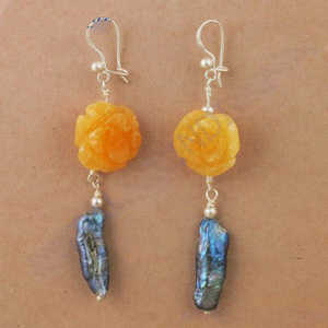 Boucles d'oreilles pendantes chic en argent, rose et perle pour femme – Idéal cadeau - Product Image 1