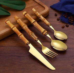 Ensemble de couverts en bois écologiques de haute qualité, fabriqués avec des matériaux durables pour une expérience culinaire naturelle - Product Image 2