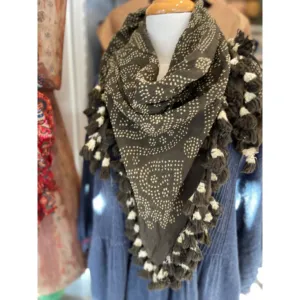 Pañuelo cuadrado de algodón Bandhani con pompones, color caqui oscuro, con estampado digital de leopardo y letras, de tela vaquera y gasa, dibujado a mano, pañuelo musulmán. - Product Image 3