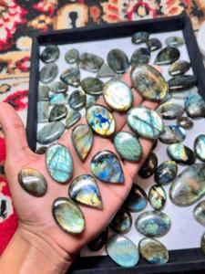 Vente en gros de haute qualité AAA 5A Multifire Quartz Labradorite Spectrolite Cabochon de pierres précieuses bleues en vrac Mélange de pierres naturelles - Product Image 3