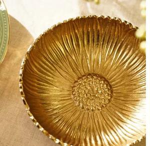 Bol décoratif en forme de fleur en métal doré, centre de table élégant pour la maison, la cuisine, la salle à manger et le salon, accent d'affichage moderne - Product Image 6