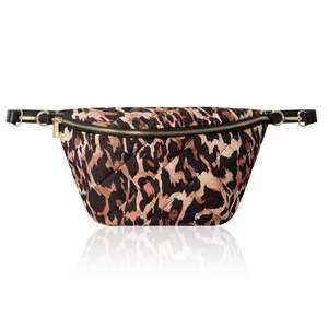 Bolso cruzado grande con estampado de leopardo y diseño acolchado - PM609 - Product Image 1