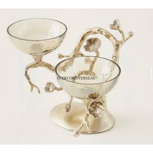 Cuencos Redondos de Vidrio Transparente con Textura Martillada, con Flores Chapadas en Oro de Alta Calidad, Base de Metal Resistente de Diseño - Product Image 1