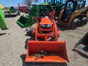 Tractor compacto Kubota BX2380 4WD con motor diésel de 23HP y cargador frontal para un fácil manejo de las tareas agrícolas diarias. - Product Image 4