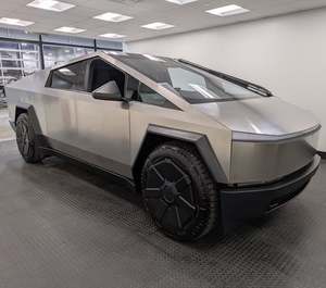 Te-sla Cybertruck 2024, Cabina Doble, Tracción en las Cuatro Ruedas, Limpia y Confiable, Ofrece 600 hp, 0-60 mph en 4.1s, Autonomía de 340 Millas - Product Image 1