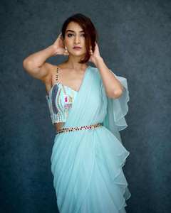 ชุดเลเฮนกาส่าหรีปักลายสีฟ้าอ่อนสำหรับเด็กผู้หญิง พร้อมสวมใส่ เลเฮนกาส่าหรีแบบชอลี ผ้าสีฟ้าอ่อนเย็บสำเร็จพร้อมเสื้อเลเฮนกาส่าหรี - Product Image 3