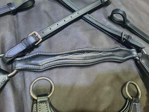 Peto de arnés marrón de alta calidad para caballos Piel de piel de cuero de 5 puntos con accesorios de acero estándar - Product Image 6