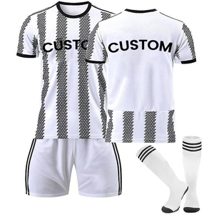Vente en gros d'uniformes de football en polyester bon marché personnalisés pour adultes shorts de football respirants ensembles d'entraînement pour hommes conception par sublimation - Product Image 1