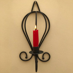 Porte-bougie mural décoratif en métal avec motif de volutes pour les intérieurs de maison d'inspiration vintage - Product Image 1