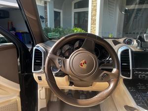 รถ Porsche Cayenne ปี 2014 สภาพดีเยี่ยม ราคาสุดคุ้ม พร้อมส่ง - Product Image 2