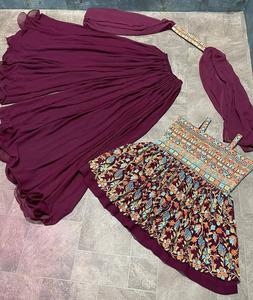 Ensemble Plazo Kurti de qualité supérieure en fausse georgette avec broderie lourde avec travail à la main Daymond avec manchon en tissu extra plan - Product Image 1