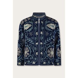 เสื้อแจ็คเก็ตกำมะหยี่ปักลายสีน้ำเงินกรมท่าสไตล์โบฮีเมียน ปักลายดอกไม้สีฟ้าอ่อน คอตั้ง บุผ้านวม แจ็คเก็ตสั้นแบบวาร์ซิตี้ - Product Image 1