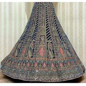 Lehenga Choli de mariée lourde avec 12 Kali Flair et double broderie à la main et Jarakan Dupatta sur tissu non cousu - Product Image 6