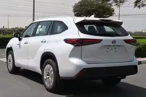 2024 Édition Limitée Volant à Gauche Sièges en Cuir Caméra Arrière Disponible Maintenant Frais Accidentnels Inclus En Bon État - Product Image 5