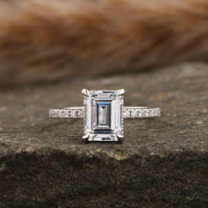 Anillo de compromiso de diamante de corte esmeralda cultivado en laboratorio, certificado de Plata de Ley 925, lujoso anillo de diamante de estilo Halo oculto, regalo para ella - Product Image 3