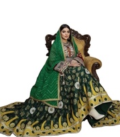 Robe de mariée traditionnelle afghane en velours avec broderies à la main et travail de miroir, et ensemble dupatta vert décontracté