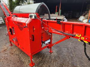 Livraison gratuite Hakki Pilke 43 Pro, processeur de bois professionnel, capacité de 15 tonnes de bûches de 430 mm, PTO / 15 kW, convoyeur hydraulique électrique - Product Image 1