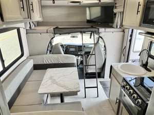 Autocaravana de lujo Coach Men C ross Trail 23XG blanca de 2022 para 4-6 personas, Euro 5, piso acrílico de 2.35m, microondas. - Product Image 3