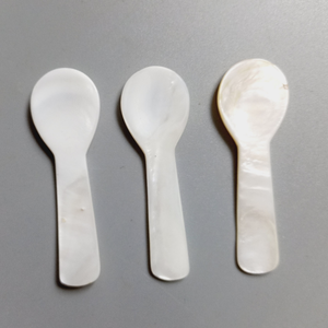 Venta al por mayor de alta calidad para servir miel helado postre café cuchara 7, 9 cm Natural pequeña perla Caviar Shell cuchara de Vietnam - Product Image 6