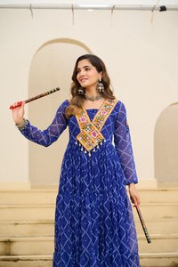 Nuevo diseñador de ropa festiva para fiestas atractiva Faux Georgette con estampado Bandhani y fabricante de vestidos de retazos Kutchi de India - Product Image 4