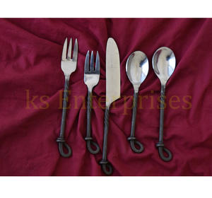 Ensembles de couverts médiévaux forgés à la main meilleure vente pour ustensiles de cuisine nouveaux couverts en métal cuillère et fourchette ensemble de couverts forgés à la main - Product Image 1