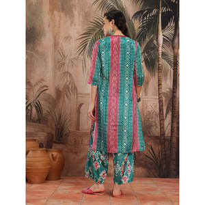 Conjunto de Dos Piezas para Mujer, Top Verde Satinado Estampado con Mangas Tres Cuartos y Cuello con Lazo, Estilo Club, para Primavera/Verano - Product Image 4