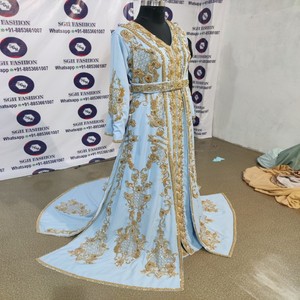 GLAMOROUS Kaftan bleu clair XXL lourd brodé Robe ethnique musulmane traditionnelle élégante avec accessoire en tissu - Product Image 3