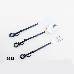 Ensemble de couverts noirs à poignée en fer forgé à la main 5 PS - Product Image 4