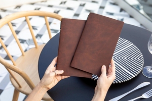 Suministros para hoteles y restaurantes Cubierta de menú de cuero PU con soporte de menú de cuerda Hecho de material de papel duradero - Product Image 3