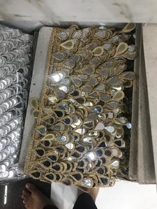 Embellecedor de encaje bordado con espejo personalizado para bolsas de ropa de lujo Accesorio listo para festivales brillantes y audaces con trabajo de espejo brillante - Product Image 4