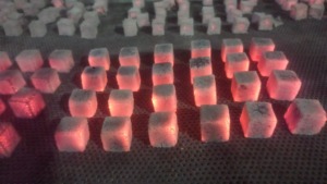 Profitez de l'arôme des cubes de charbon de bois de noix de coco indonésienne pour Shisha - Product Image 2