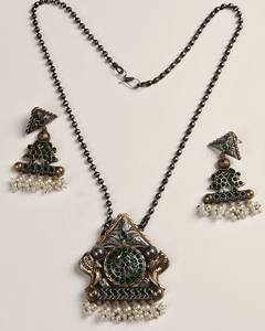 Conjunto de Collar y Aretes de Plata Oxidada en Dos Tonos con Piedra Verde, Regalo para Ella - Product Image 4