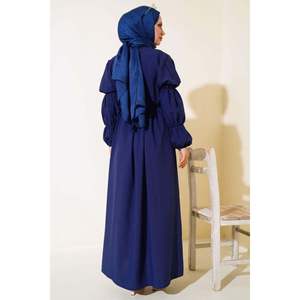 Vestido azul marino con detalle de tul en la parte delantera - Product Image 4