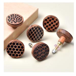 Bouton de porte rond en bois effet hêtre Paire de boutons en marbre les plus vendus avec une taille de forme de couleur personnalisée Fabriqué en Inde Article - Product Image 5