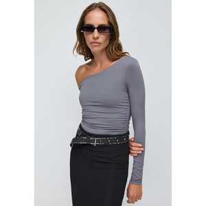 Camiseta TirtBasic con cuello asimétrico - Product Image 1