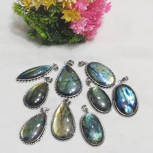 Cristal naturel en gros pierres précieuses Labradorite pierre pendentifs avec argent plaqué quantité en vrac - Product Image 1