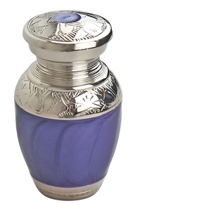 Urnes funéraires élégantes en laiton pour souvenirs, fournisseur en gros d'urnes funéraires en laiton à bas prix, fabriquées en Inde - Product Image 1