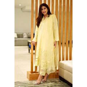 Robe en mousseline de soie élégante à col en V Lemon Fusion, respirante, pour le printemps et l'été - Product Image 1
