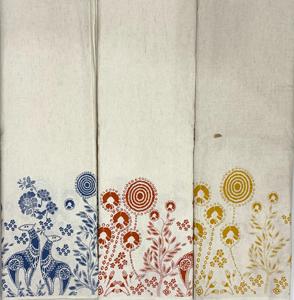 ส่าหรีผ้าฝ้ายบริสุทธิ์ที่มีแนวคิดการพิมพ์ดิจิตอลชายแดนขนาดใหญ่ที่มีลวดลายคาลามคาริที่สวยงามและมีสารีสีตัดกัน - Product Image 1