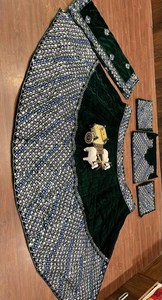 Diseño moderno elegante tendencia terciopelo viscosa bordado pesado trabajo Lehenga Choli con Dupatta indio exportador y proveedor - Product Image 2