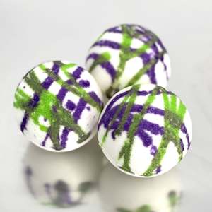 Bombas de Baño Orgánicas Hechas a Mano con Aroma Relajante a Leche y Rosas, Hidratantes con Manteca de Karité, Lavanda y Coco, Diseño de Bola, OEM Disponible - Product Image 2