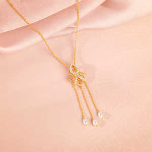 Collier de perles Gauri dorées Pendentif élégant avec chaîne à maillons - Product Image 1