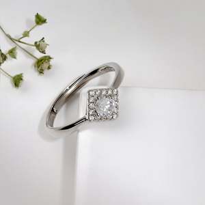 14K แหวนเพทายสีเงินแท้สำหรับผู้หญิงแหวนสี่เหลี่ยมสมมาตรประดับด้วยขอบพลอยการตั้งค่ารูปแบบทางเรขาคณิตที่ทันสมัยเครื่องประดับที่ดี - Product Image 1