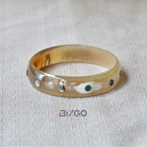 Pulsera de Cuerno de Búfalo con Incrustaciones de Concha, Hecha a Mano en Vietnam, Se Aceptan Pedidos al por Mayor y Personalizados - Product Image 4