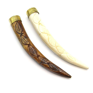 Colliers élégants avec pendentifs Bone Tusk parfaits pour toutes les occasions conçus pour les personnes avant-gardistes par glowin fashion - Product Image 3