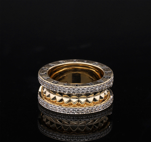 แหวนผู้หญิงดีไซน์คลาสสิก ชุบโรเดียมทองคำชมพู 14K ลายพีระมิด ประดับเพชรแท้แบบดับเบิ้ลฮาโล ขอบขัดเงา - Product Image 3